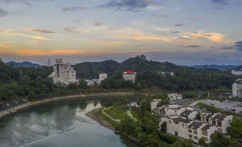 Jiangwan Hotel (Wuyuan High Speed Railway Station Wenbo Park Branch)