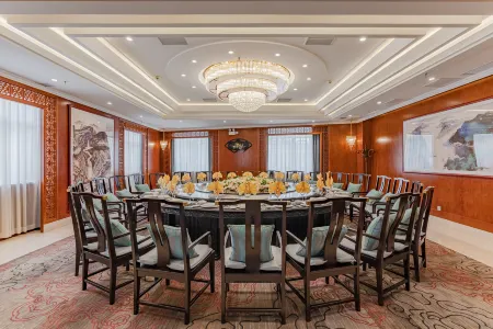 Rezen Hotel Sanli XiaoQiKong Отели рядом с достопримечательностью «Libo Zhangjiang Scenery Spot Management Office»