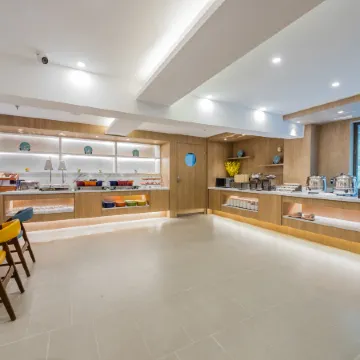 Homeinn Selected Hotel (Shanghai Zhangjiang Hi-Tech Guanglan Road Subway Station) Отели рядом с достопримечательностью «Пудун»