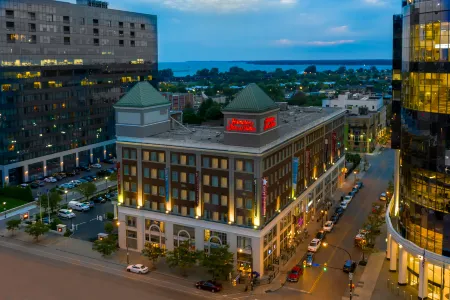Hampton Inn & Suites Buffalo Downtown Отели рядом с достопримечательностью «Richardson Olmsted Complex»