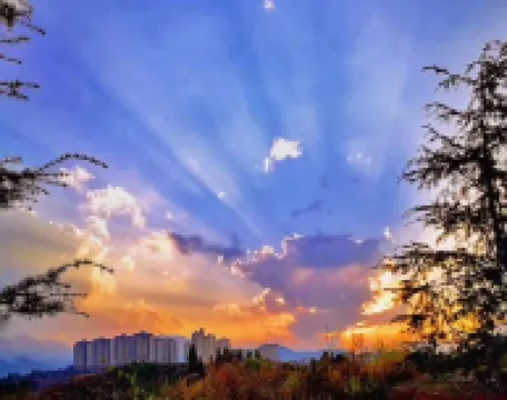 Yunshang Time Mountain View Hot Spring Resort Homestay (Yuanxiang Branch)