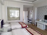 Deqin Jixiang Valley Business Hotel