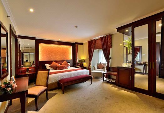 Grand Dafam Surabaya Hotel Overview