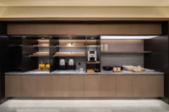 โรงแรม JI (จัตุรัสฮีโร่ ซื่อผิง ศาลากลางเมือง)