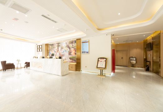 [친이바크 호텔의 외관 사진]