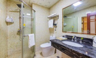 Qianxi Hotel (Zhangjiagang City Center Shopping Park)