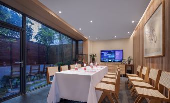 GEM HOTEL