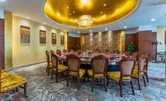 Phoenix Court Hotel (Jingzhou Ancient City Changjiang University)