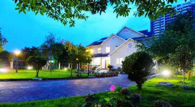 WILLIAM VILLA Hotels near Water Park