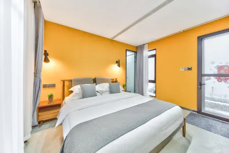 Yaxinxuan. Hot Spring Private Soup Villa Light Luxury Beauty Hotel (Qingdao Laoshan Scenic Area) Отели рядом с достопримечательностью «Laoshan Taiqing Palace»