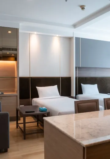 สตูดิโอสำหรับสามท่าน