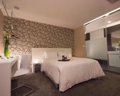 Hotel Purity Hotels near Dahan Bridge
