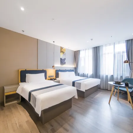 Homeinn Selected Hotel (Dandong Sino-Korean Yalu River Bridge Riverside View)