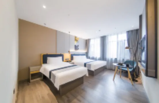 Homeinn Selected Hotel (Dandong Sino-Korean Yalu River Bridge Riverside View)