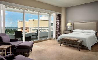 DoubleTree by Hilton Grand Hotel Biscayne Bay