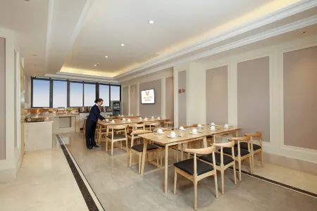 Vienna Hotel Отели рядом с достопримечательностью «Chongqing Machinery and Electronics Polytechnic College»