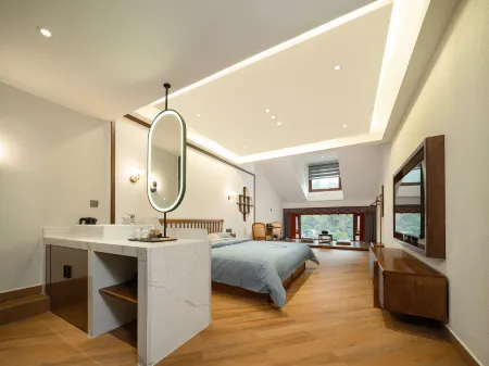 Fenghuang Puyueliangshe River View Homestay