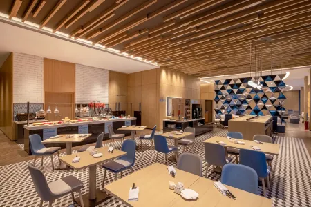 Holiday Inn Express Qingdao Jinshui Отели рядом с достопримечательностью «Qingdao Hengxing Vocatioanl & Technical College»