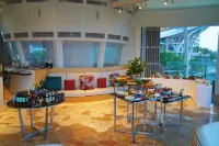 Silver Sands Hotel By RìChū - breakfast