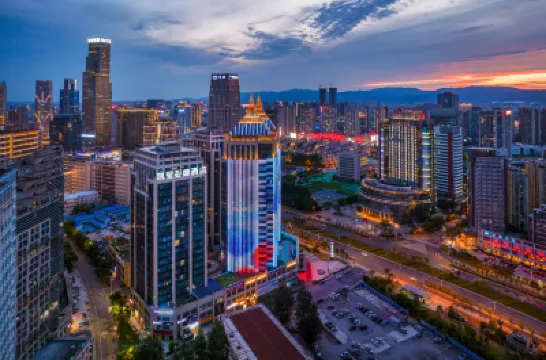 โรงแรมเคียร์ยัด สาขา หงกู่ตัน กรีนแลนด์ ทวินทาวเวอร์ โรงแรมใกล้ศูนย์สีเขียวของมณฑลเจียงซี