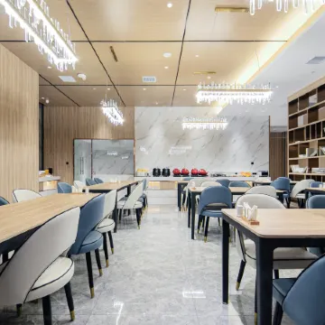 H Hotel (Wuhan Zhuankou Sports Center store)