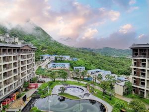 Guangzhou Zengcheng Baishuizhai Forest Valley Golden Leaf Hot Spring Holiday Villa