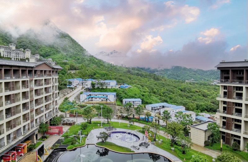 Guangzhou Zengcheng Baishuizhai Forest Valley Golden Leaf Hot Spring Holiday Villa