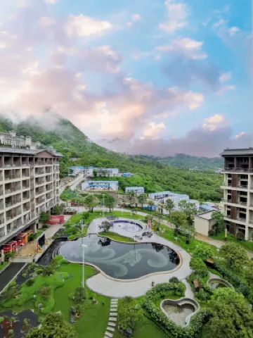 Guangzhou Zengcheng Baishuizhai Forest Valley Golden Leaf Hot Spring Holiday Villa