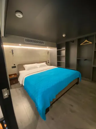 Zhuhai Low-key LOFT Suite Apartment (Huafa Shangdu Haiyin Youyicheng Branch)