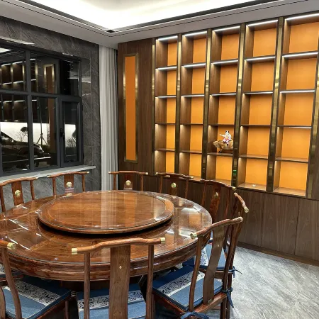 Qi Yun Ge Hotel