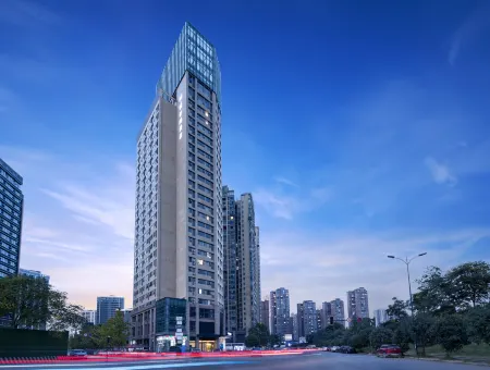 M Designer Hotel (Chengdu International Trade City Branch) Отели рядом с достопримечательностью «Xindu Nibatuo Peninsula»