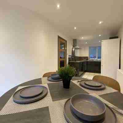 Spacious City Centre Property Dining/Meeting Rooms