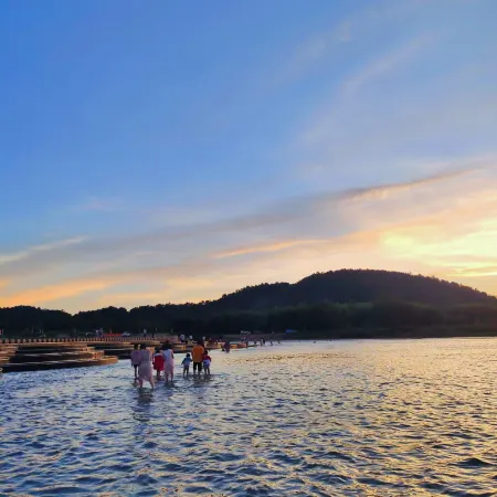 Longhushan Clear Water Bay Homestay