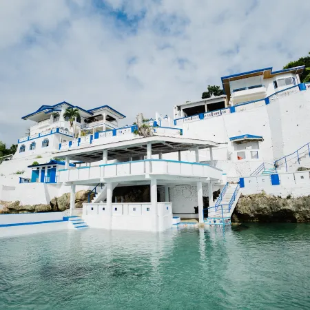 Rockwalled Adventure Resort by Hiverooms