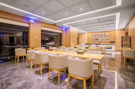 Starway Hotel (Jinghe Wenhua South Road) Отели рядом с достопримечательностью «Jinghe Ecological Park»