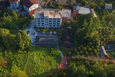 Park Jujuju Отели рядом с достопримечательностью «Huangshui National Forest Park»