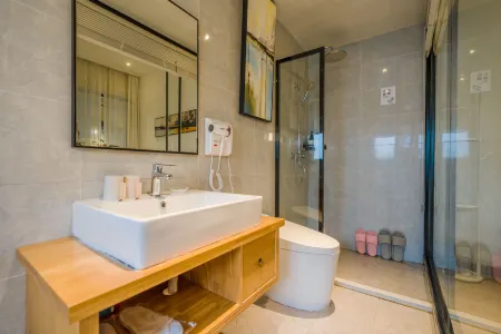 Hongcun Lane Wang·Light Luxury Holiday Homestay (Yuenuma Branch)