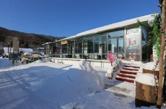 橫道河子融舍民宿 鄰近雪鄉國家森林公園的酒店