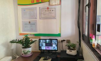 Fuyong Business Hotel