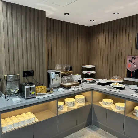 Homeinn Superior Yun Hotel (Dandong Yalu River Moon Island Anton Old Street)