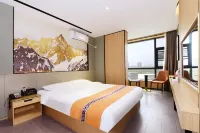 Neixiang Qihu Hotel