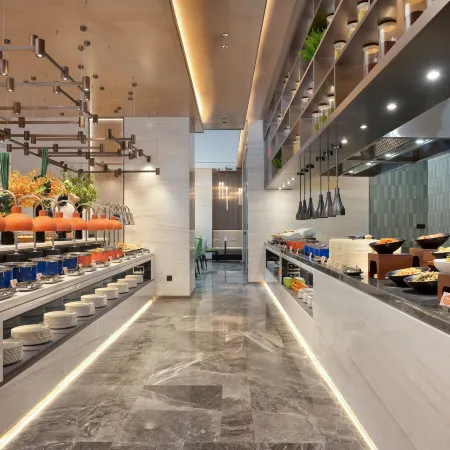 Hampton by Hilton Shenyang North Railway Station Отели в г. Шэньян