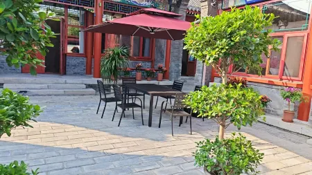 Fang Yuan Siheyuan Homestay Отели рядом с достопримечательностью «Old Dragon's Head»