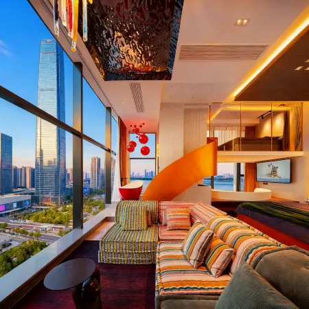 Xingcheng Yuejiang Swimming Pool Hotel (Changsha Wu Yi Square IFS Guojin Center)