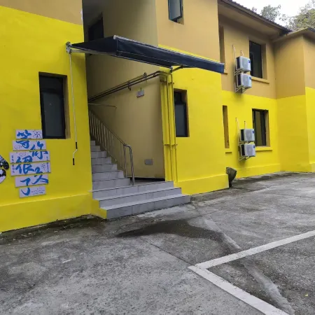 Old Alley Time Homestay (Zigong North Station, Ziliujing Old Street Branch)