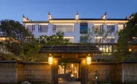Floral Hotel· Wuye Youshe · Designer Art  Hotel (Wuyuan High-speed Railway Station Branch) Hotels in 