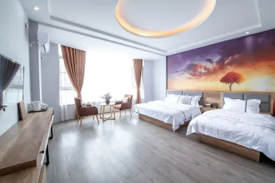 Luoping Ruihan Theme Hotel Hotels near Jiangsuotian Railway Station