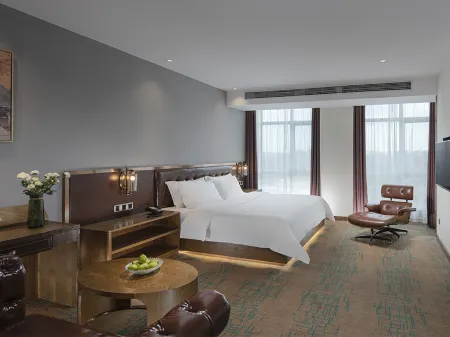 Vienna Classic Hotel (Yongxing Times Square) Отели рядом с достопримечательностью «Longhuashan Park»