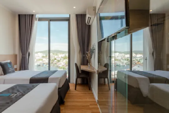 THE EMPIRE Отели рядом с достопримечательностью «Chinh Toa Dalat»