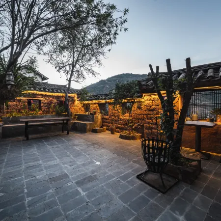 Nuodeng Mountain Hometown Light Luxury B&B